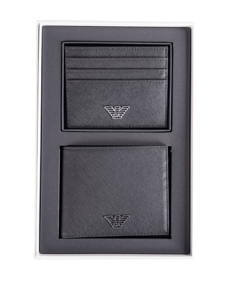 Shop EMPORIO ARMANI  Set: Emporio Armani gift box con portafoglio e portacarte in pelle rigenerata saffiano placchetta aquila ASV.
Set 2 pezzi.
Pelle rigenerata.
Saffiano.
Placchetta aquila.
Gift box logata inclusa.
Dimensioni: 10,5 x 9 x 1,5 cm.
Composizione: 100% Poliuretanica.
Made in China.. Y4R237 Y138E-81072
